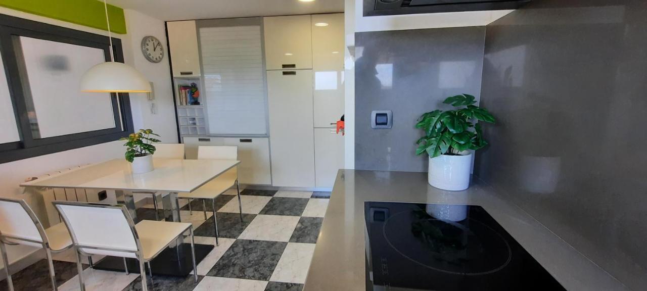 Bright Apartment Near The Beach And Barcelona By Train Masnou Exterior photo